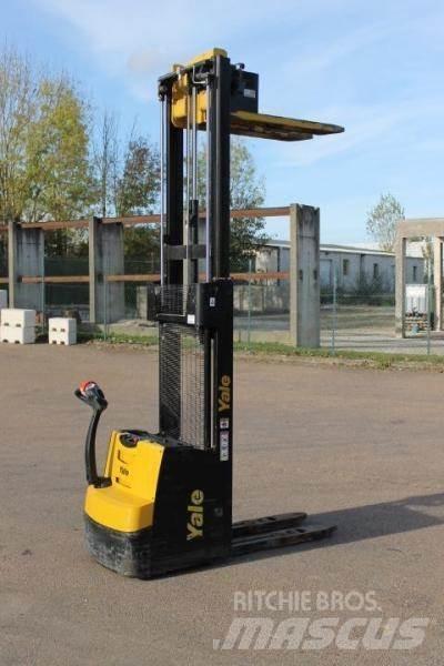Yale MS12AC Stapelaar meeloop