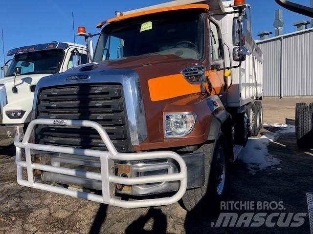 Freightliner 114SD Chassis met cabine