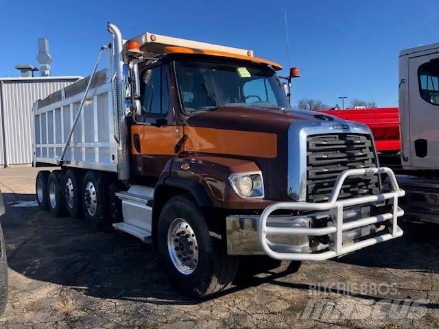 Freightliner 114SD Chassis met cabine