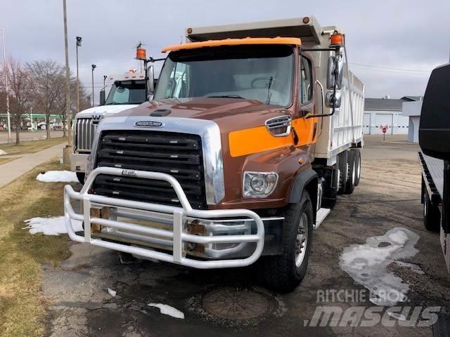 Freightliner 114SD Chassis met cabine