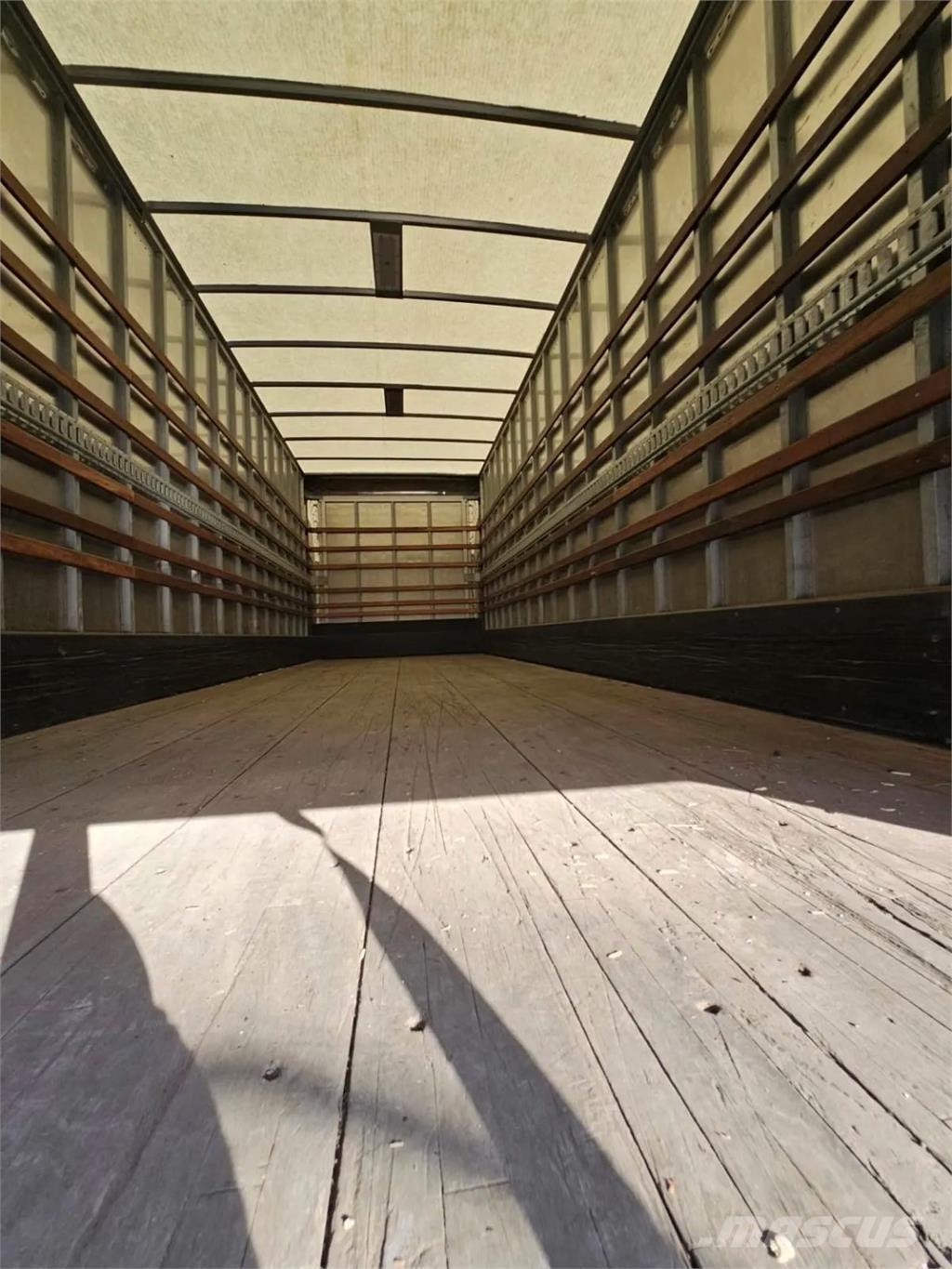 Freightliner M2 Bakwagens met gesloten opbouw