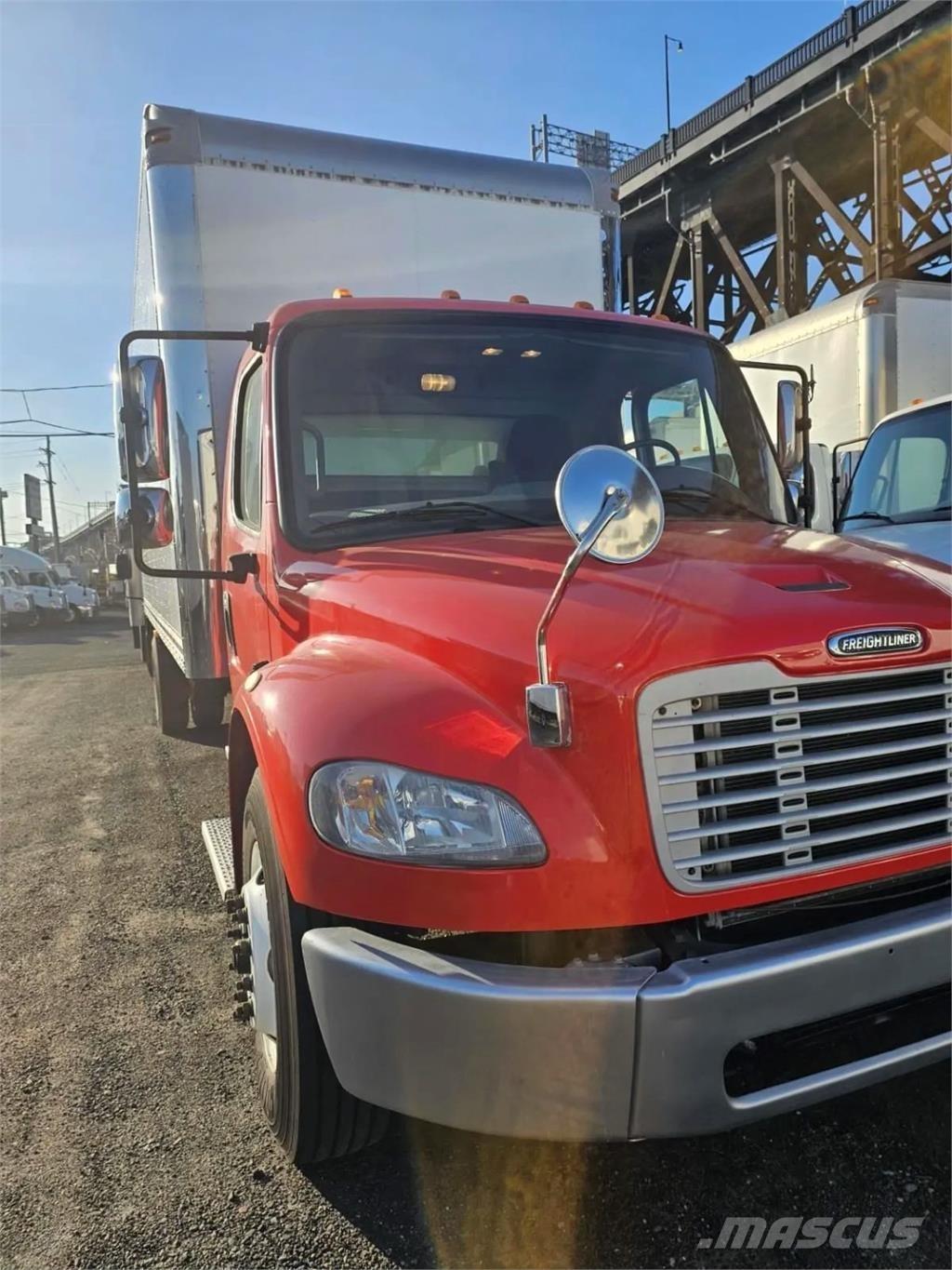 Freightliner M2 Bakwagens met gesloten opbouw