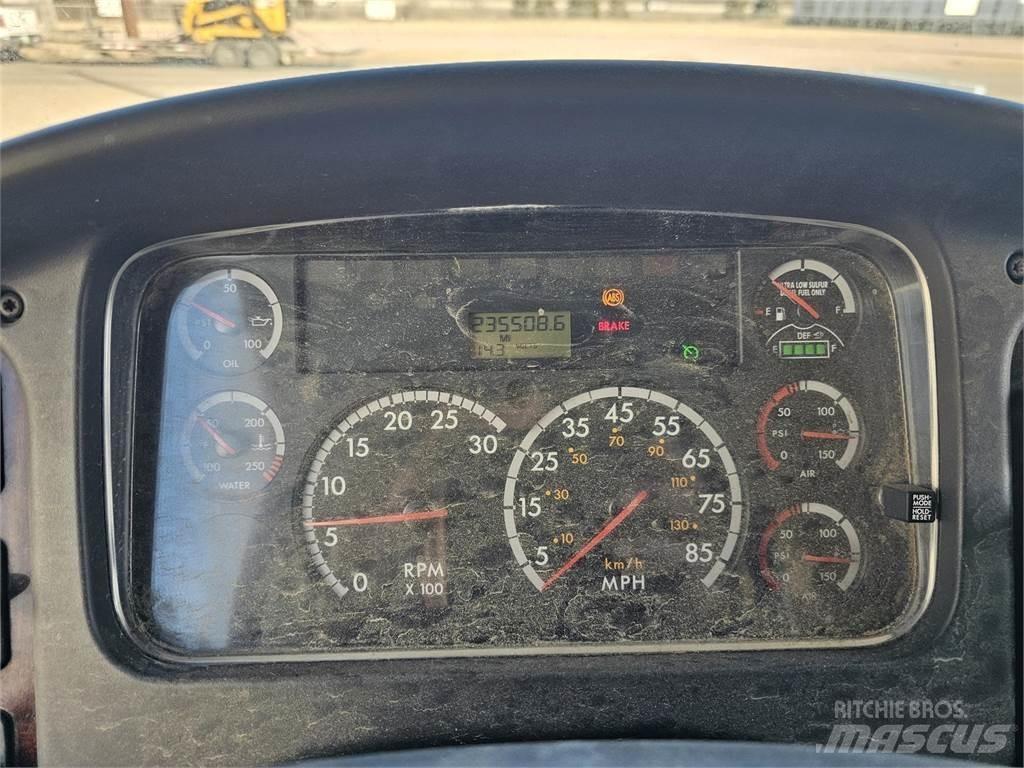 Freightliner M2 106 Trekkers