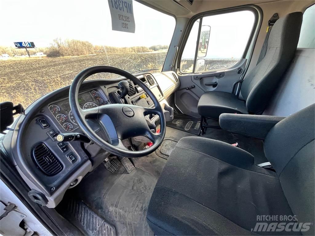 Freightliner M2 106 Bakwagens met gesloten opbouw