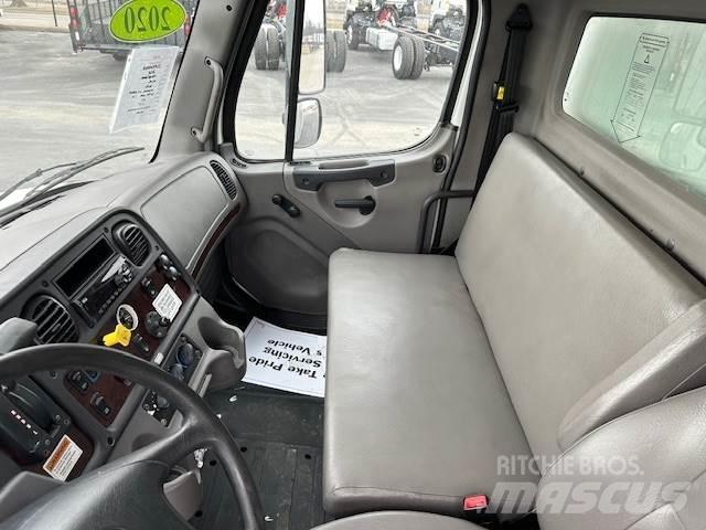 Freightliner M2106 Bakwagens met gesloten opbouw