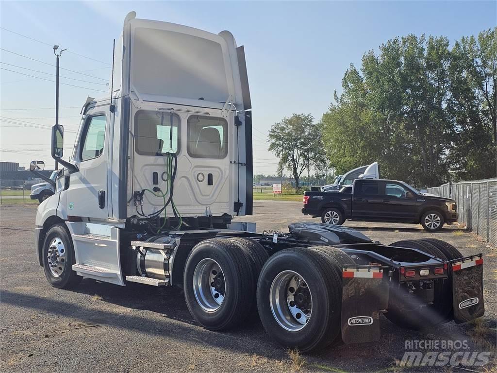 Freightliner PE116DC Trekkers