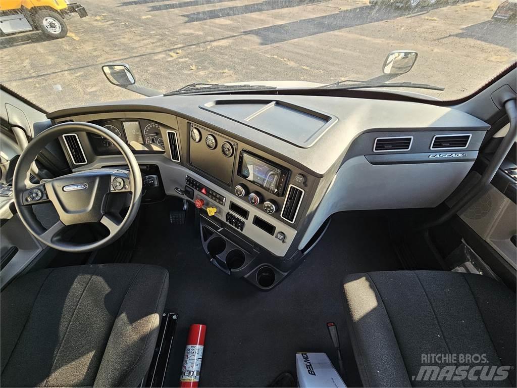 Freightliner PE116DC Trekkers