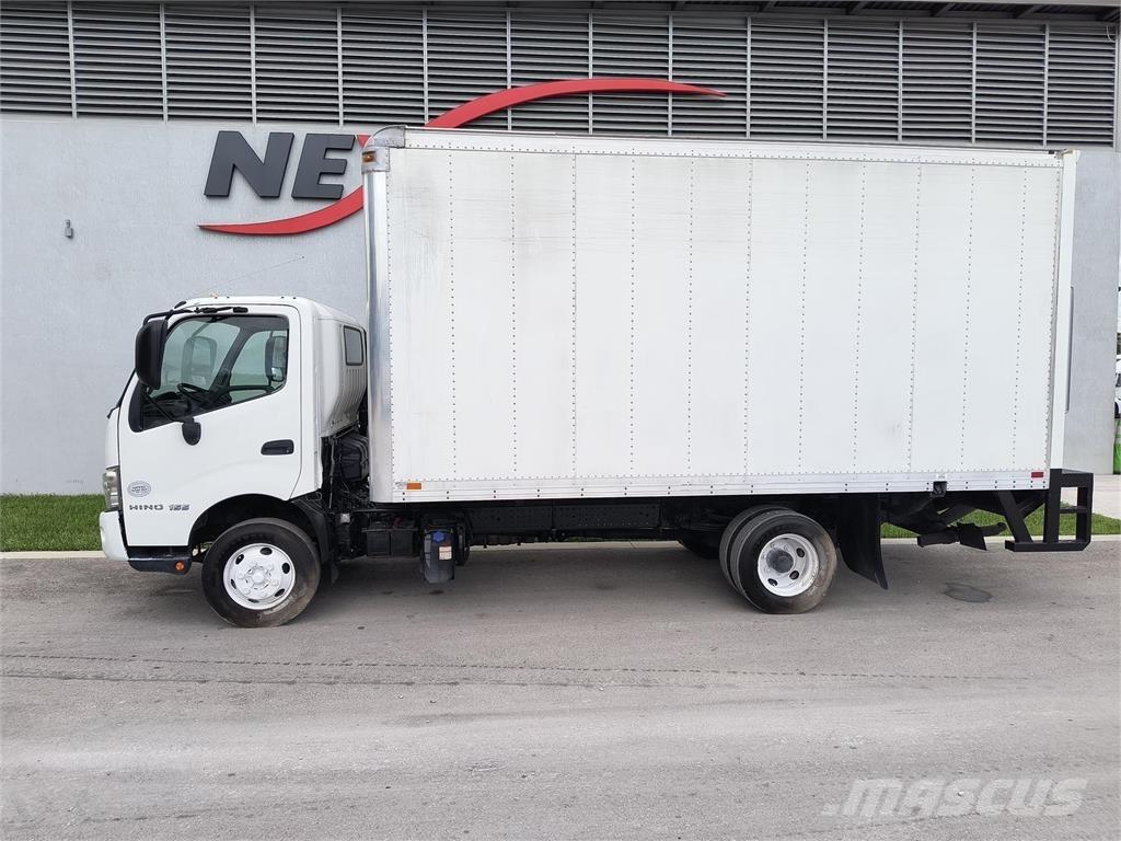 Hino 155 Bakwagens met gesloten opbouw