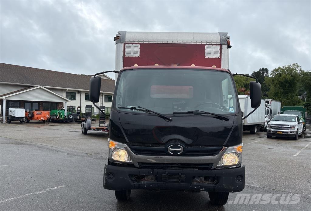 Hino 195 Bakwagens met gesloten opbouw