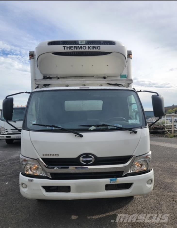 Hino 195 Bakwagens met gesloten opbouw