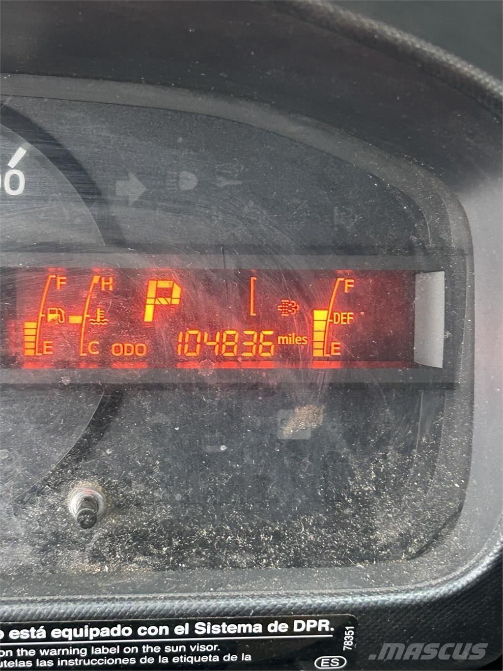 Hino 195 Bakwagens met gesloten opbouw