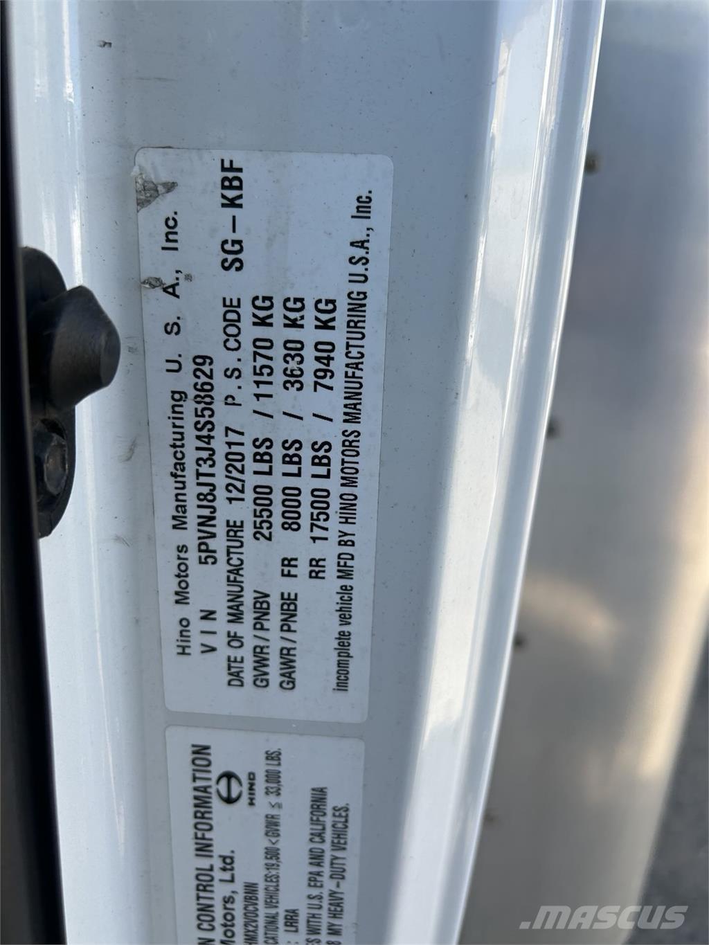 Hino 258ALP Bakwagens met gesloten opbouw