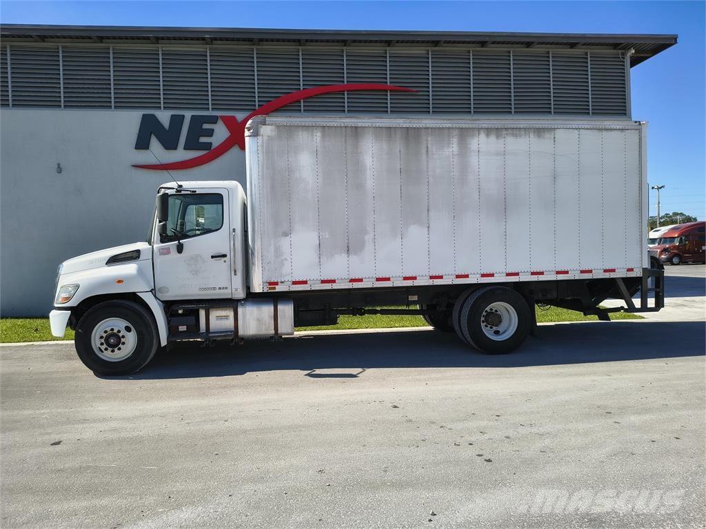 Hino 268A Bakwagens met gesloten opbouw