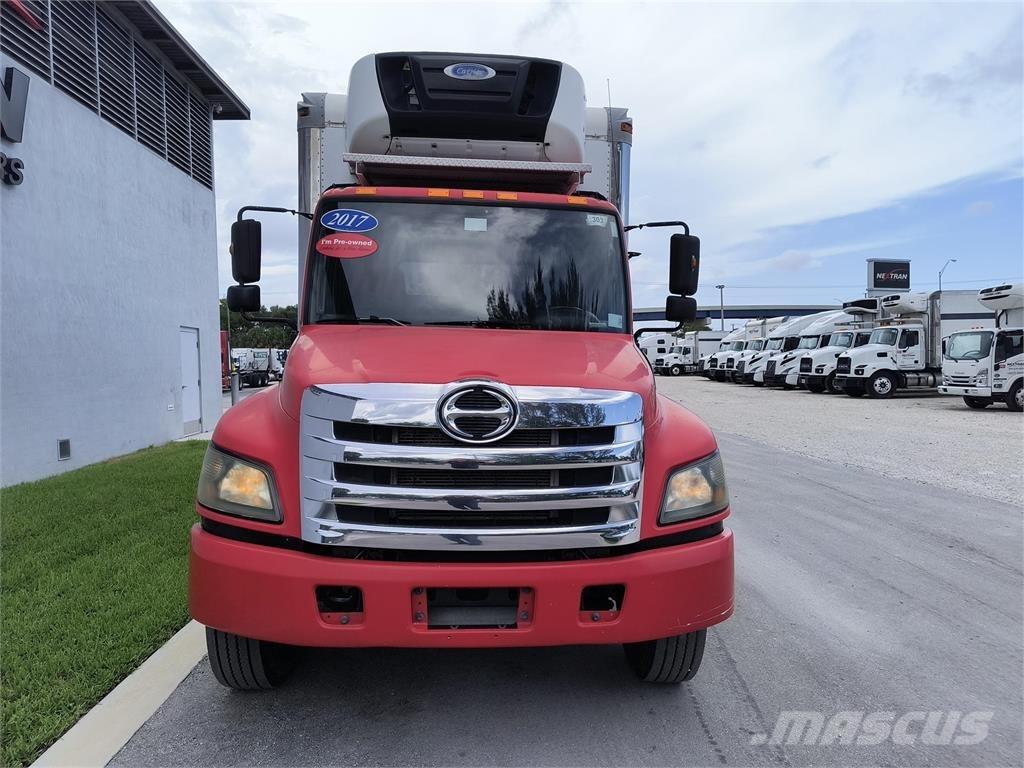 Hino 268A Bakwagens met gesloten opbouw