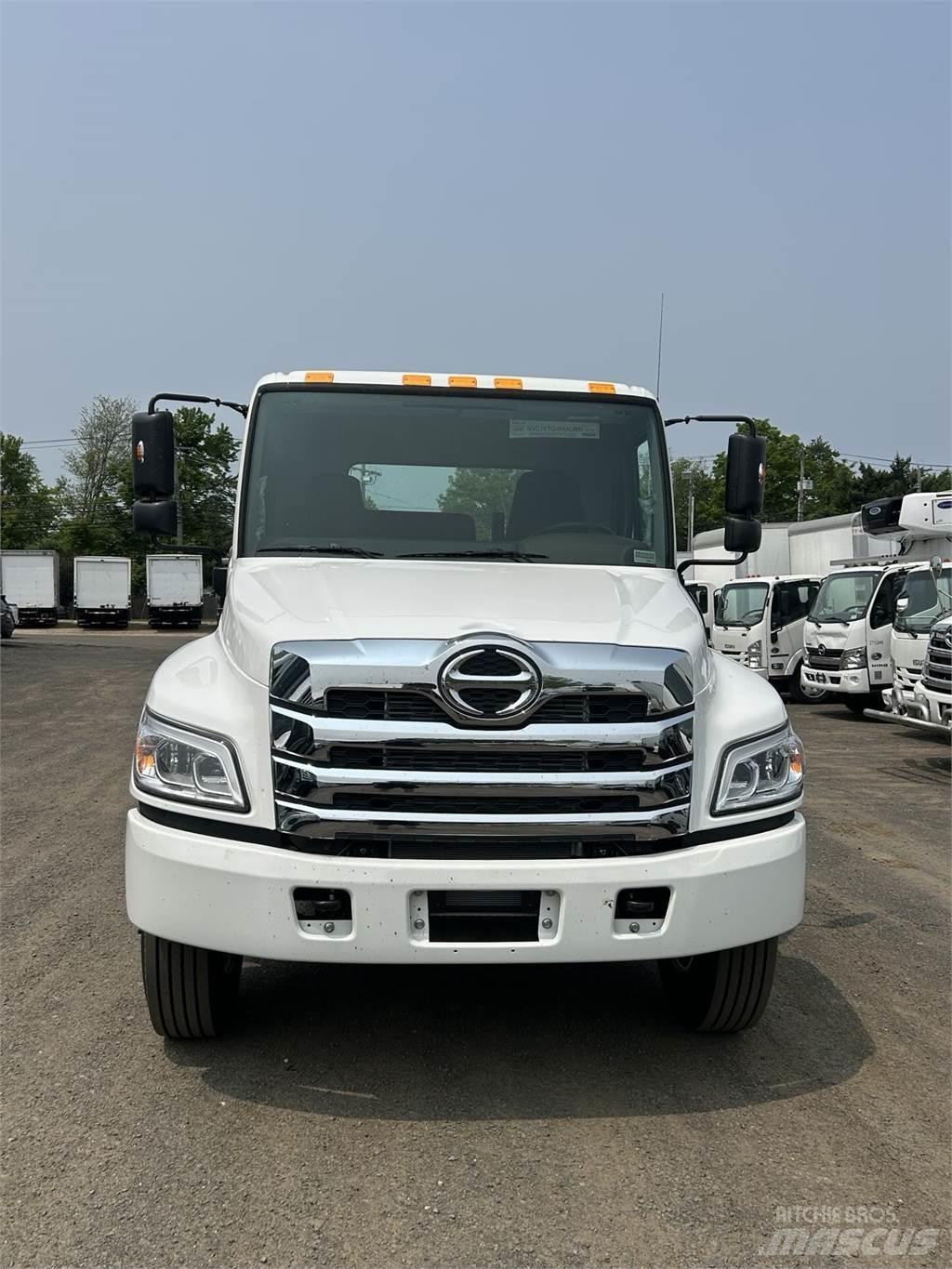 Hino L7 Chassis met cabine
