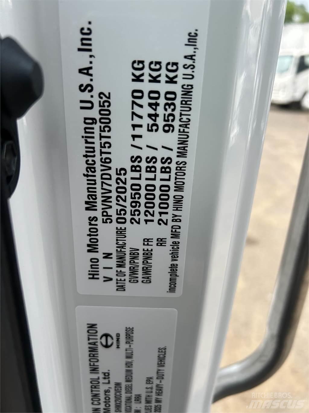 Hino L7 Chassis met cabine