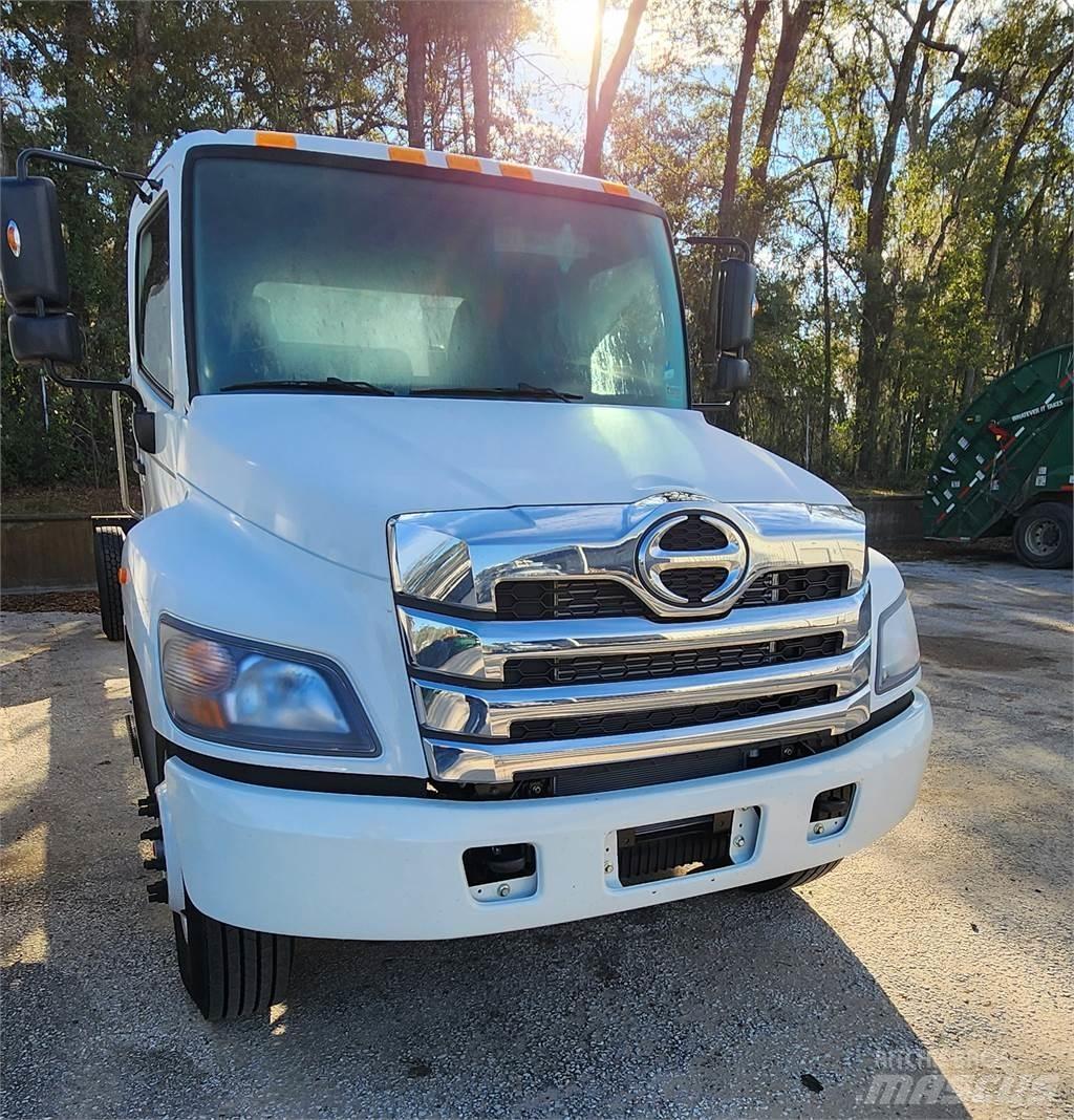 Hino L7 Trekkers