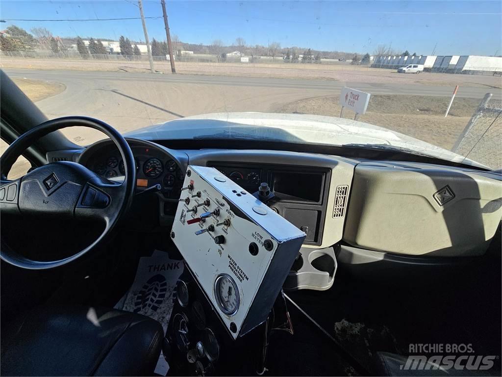 International 7000 Chassis met cabine