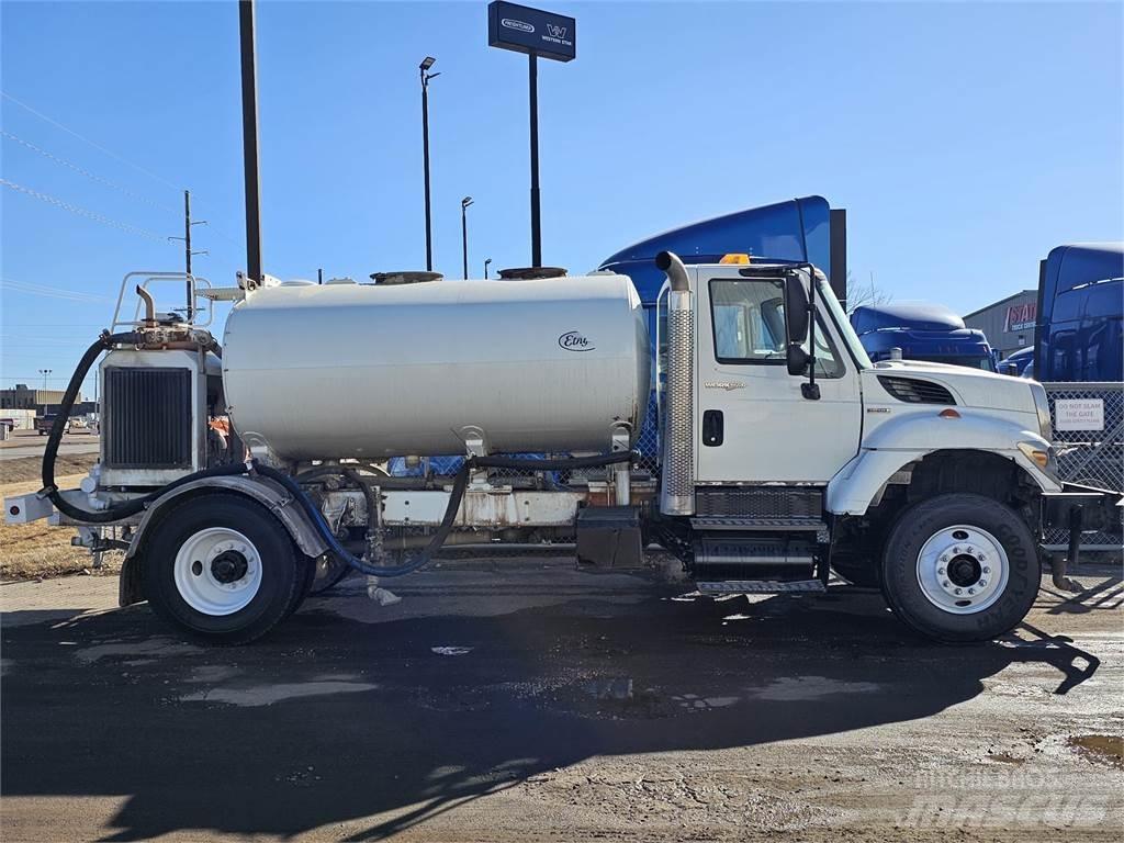 International 7000 Chassis met cabine