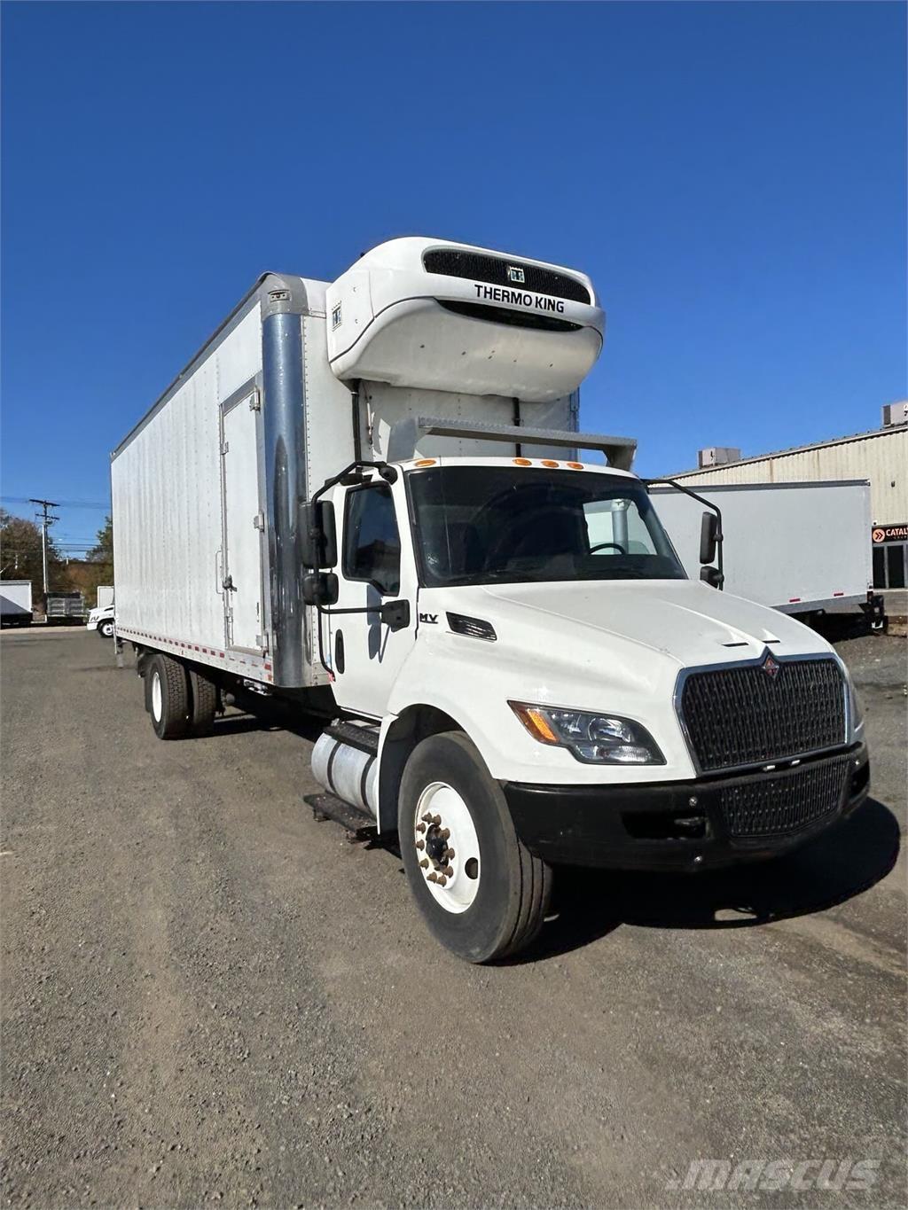 International MV607 Bakwagens met gesloten opbouw