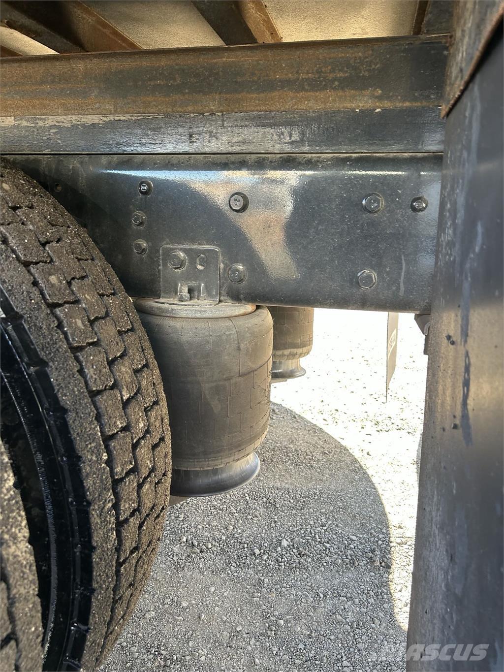 International MV607 Bakwagens met gesloten opbouw