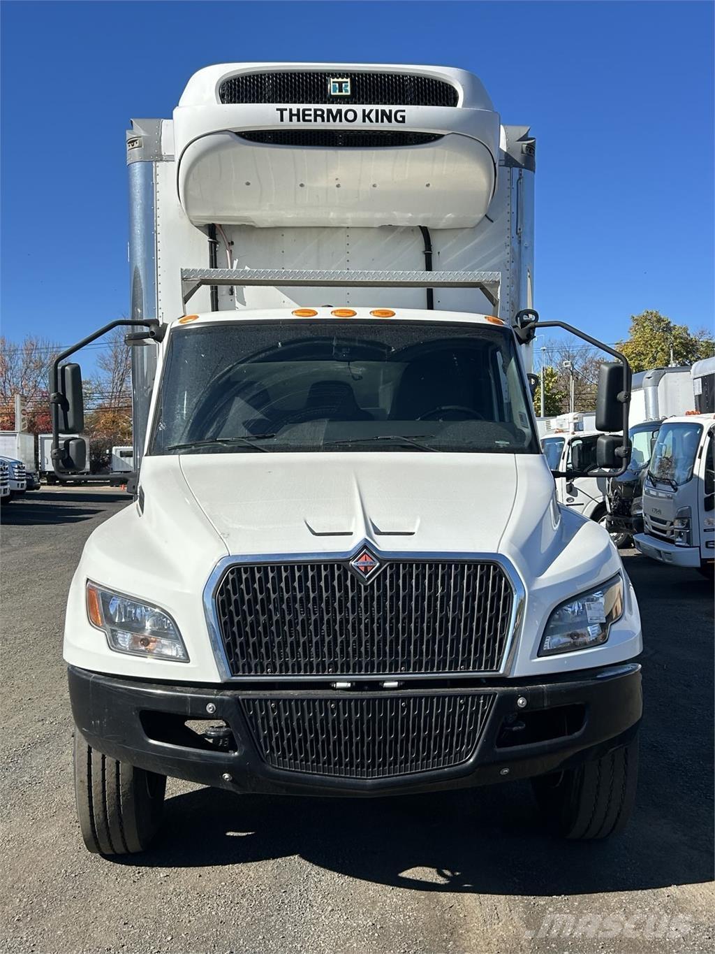 International MV607 Bakwagens met gesloten opbouw