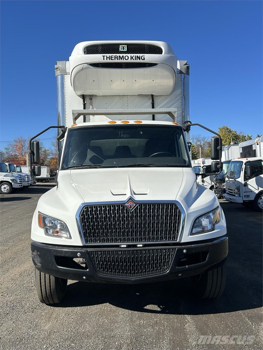 International MV607 Bakwagens met gesloten opbouw