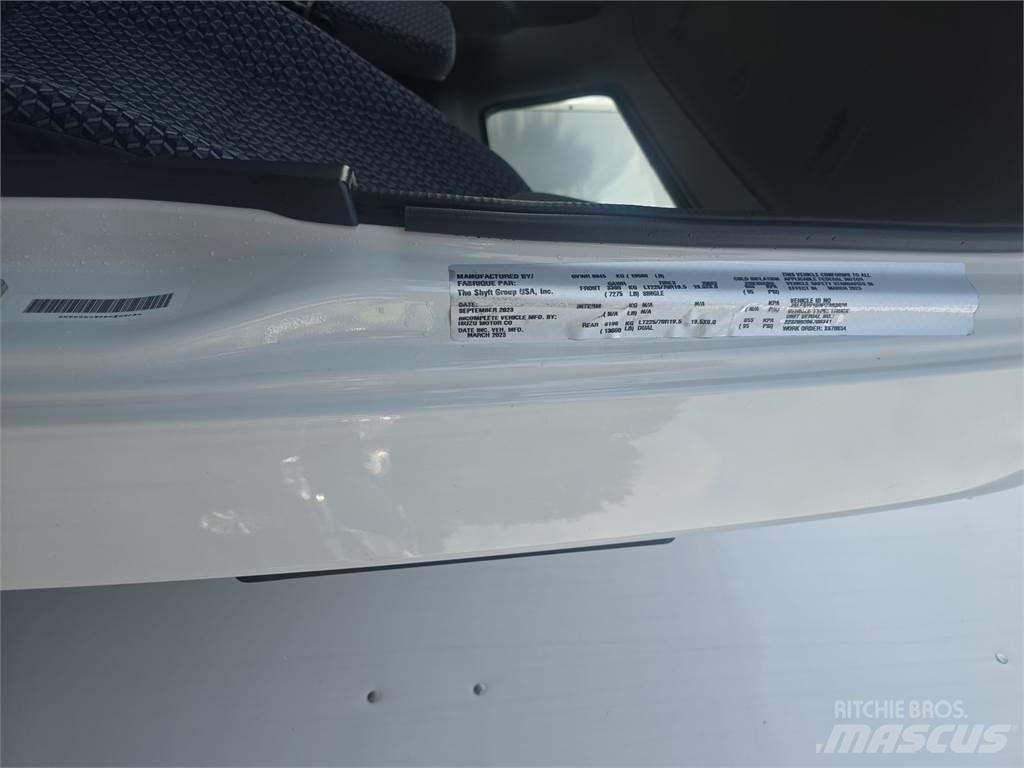 Isuzu NPR Bakwagens met gesloten opbouw