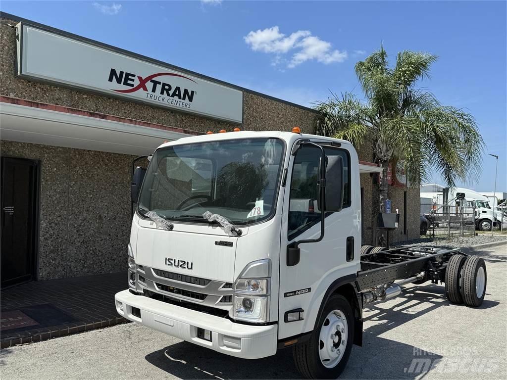 Isuzu NPR-1F404 Bakwagens met gesloten opbouw