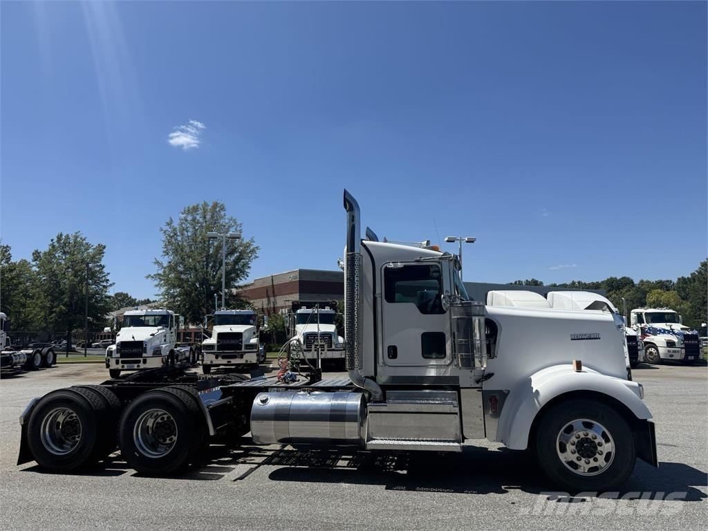Kenworth W900 Trekkers