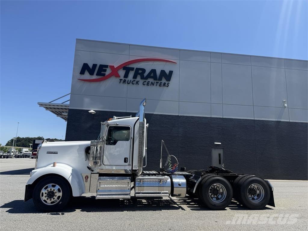 Kenworth W900 Trekkers