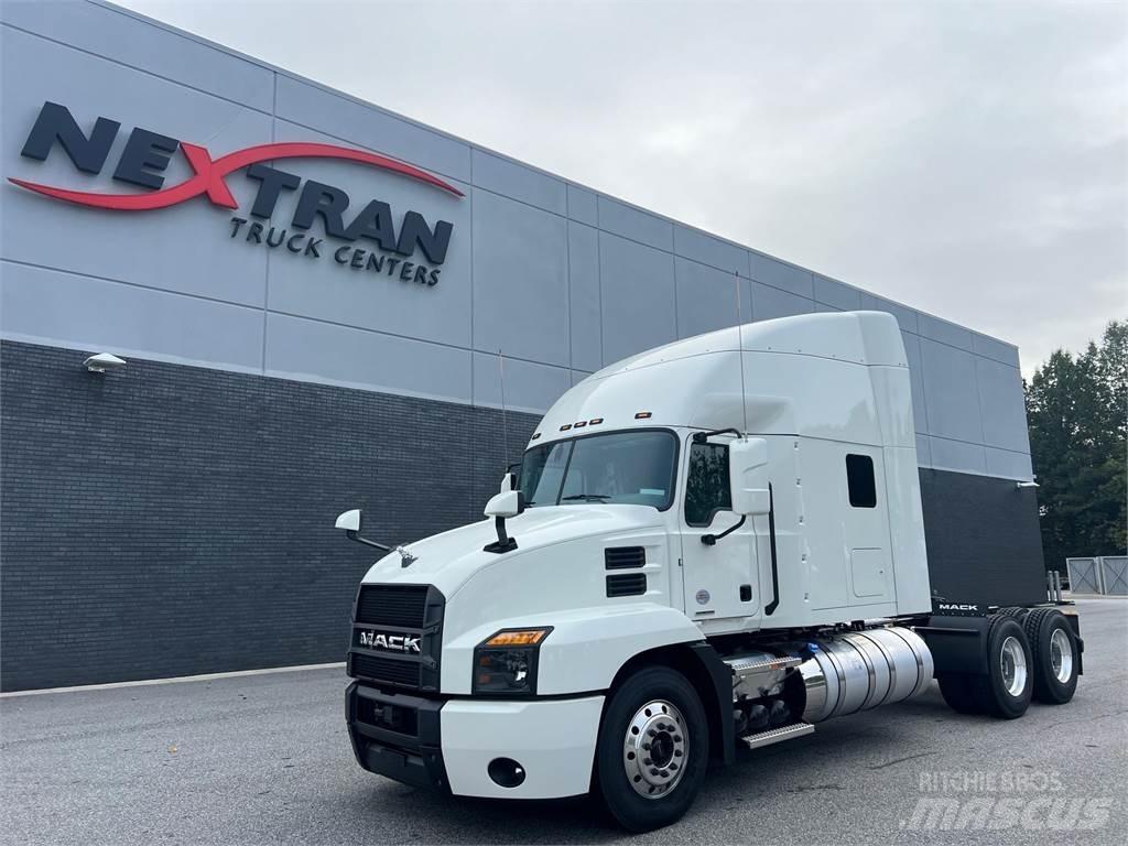 Mack AN64T Trekkers
