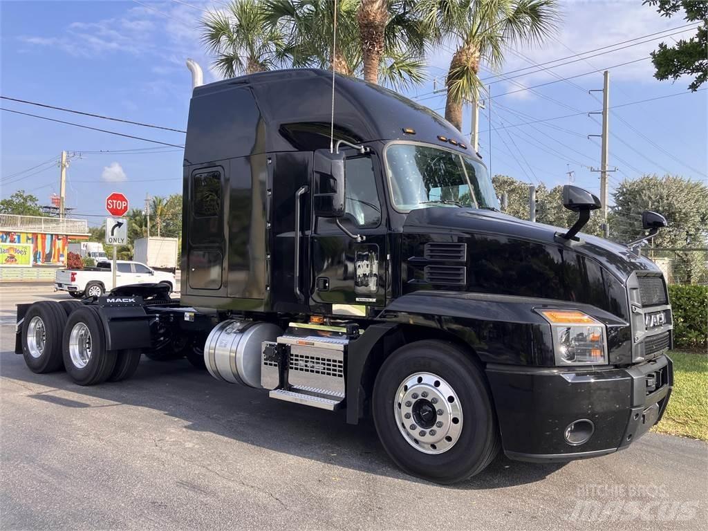 Mack AN64T Trekkers