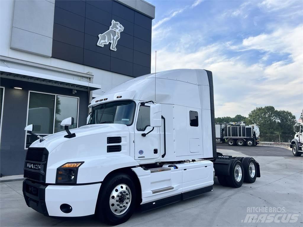 Mack AN64T Trekkers