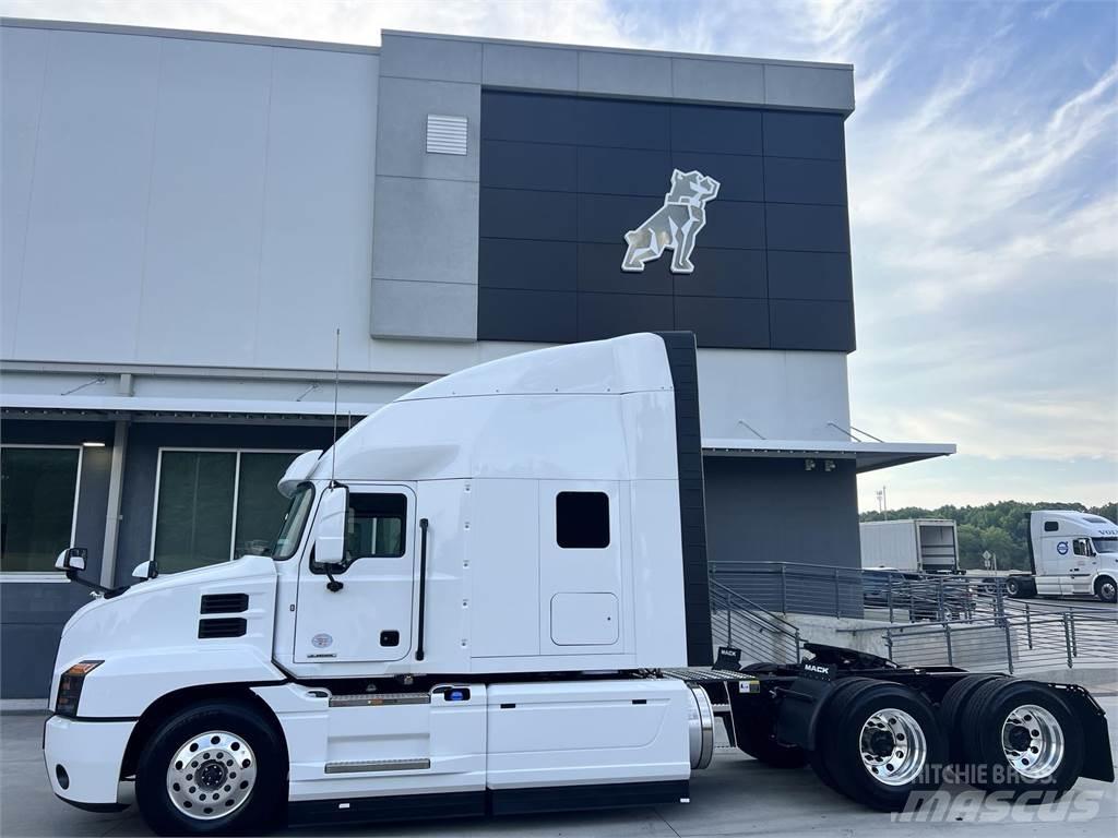 Mack AN64T Trekkers