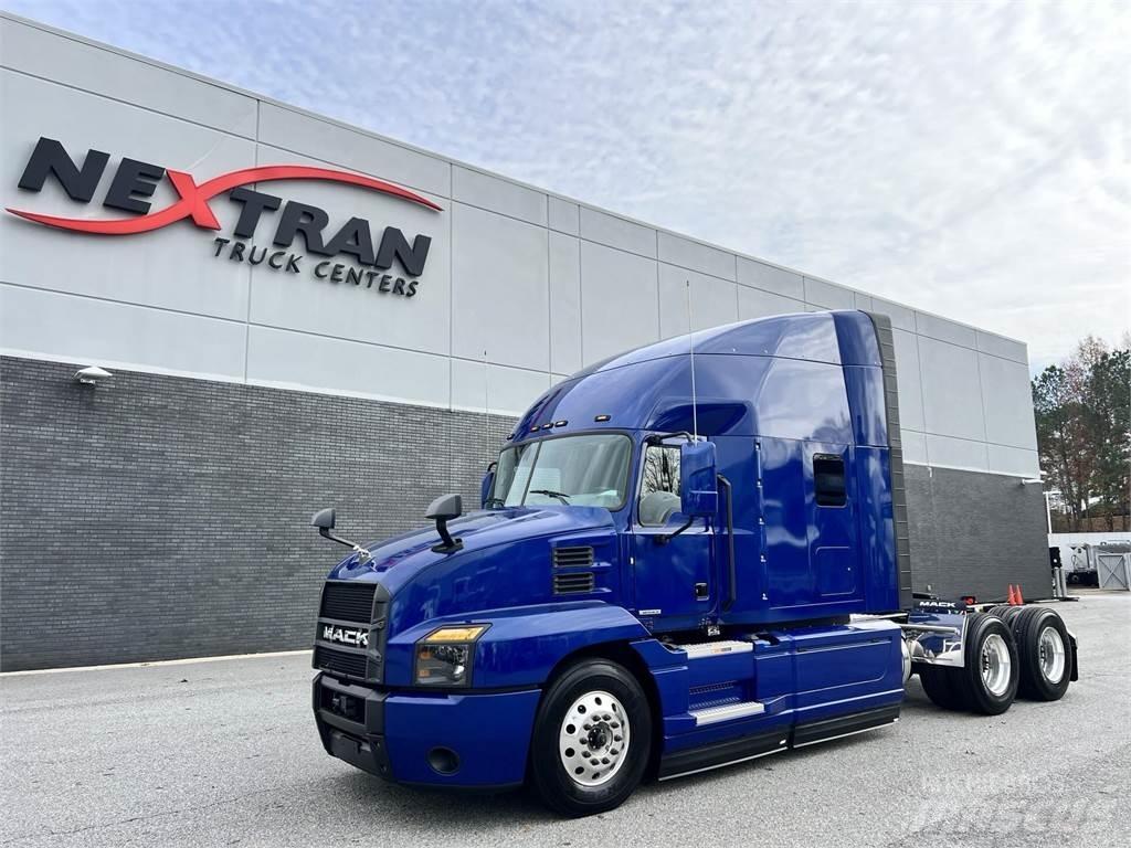 Mack AN64T Trekkers