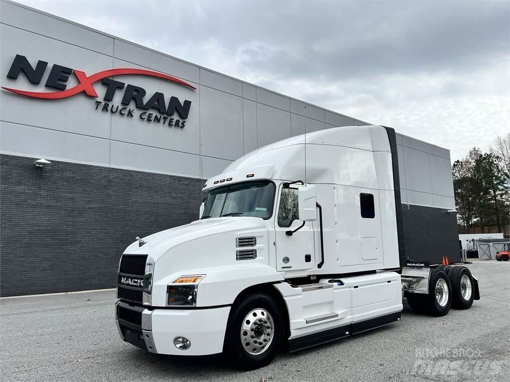 Mack AN64T Trekkers