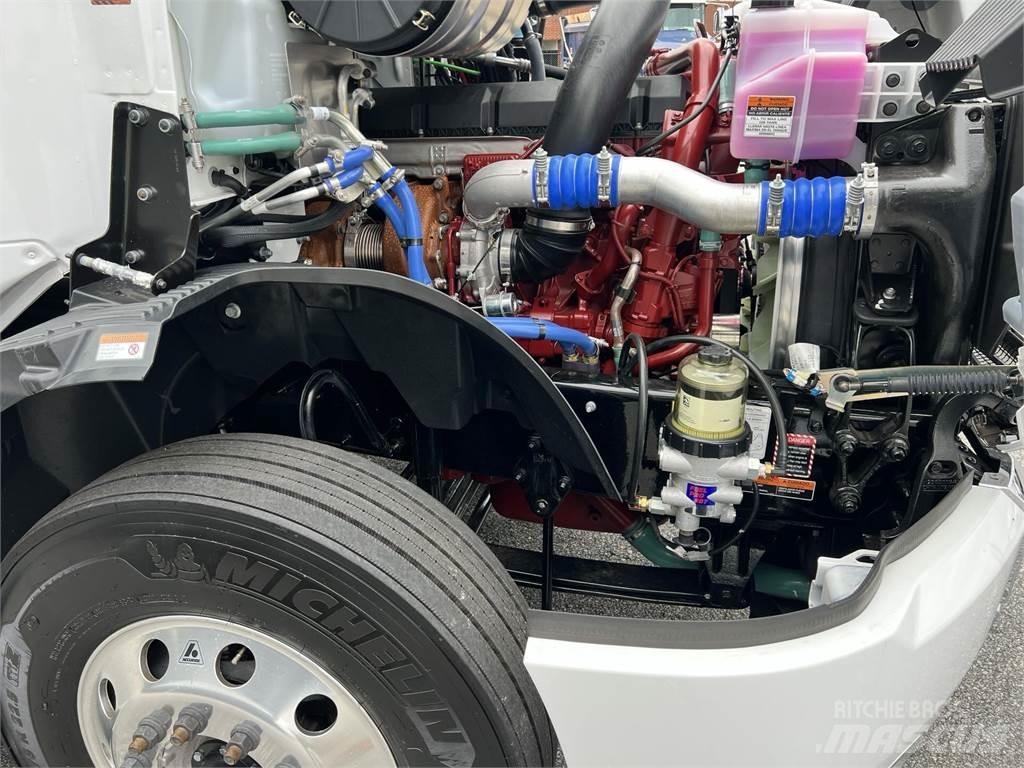 Mack AN64T Trekkers