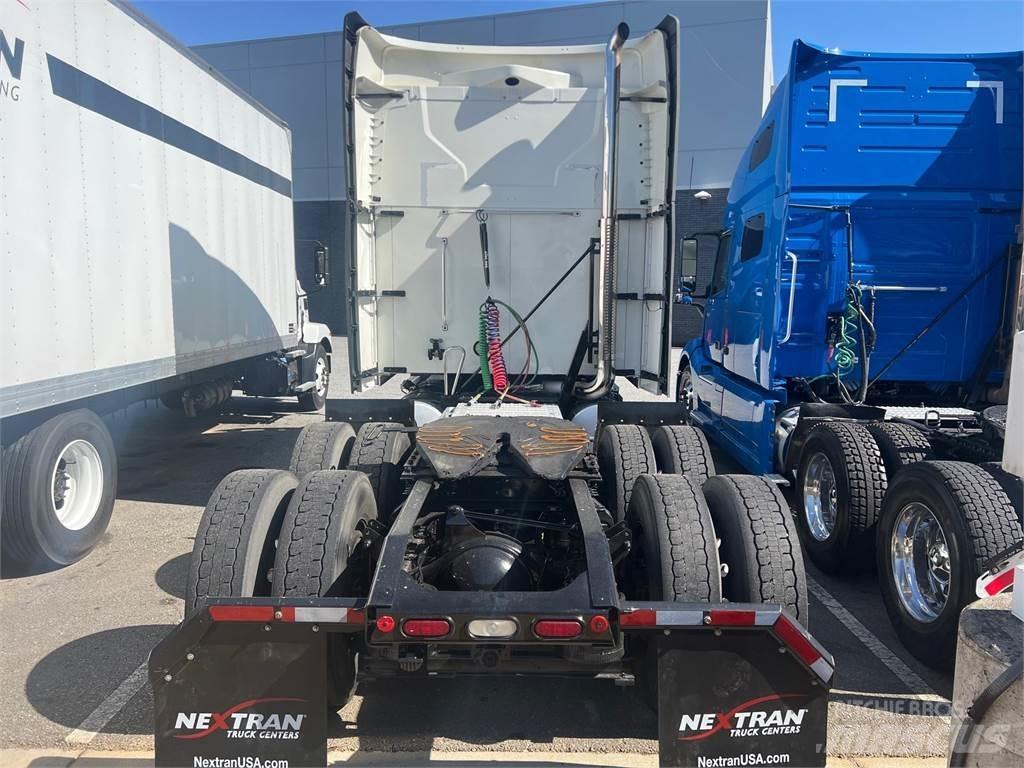 Mack AN64T Trekkers