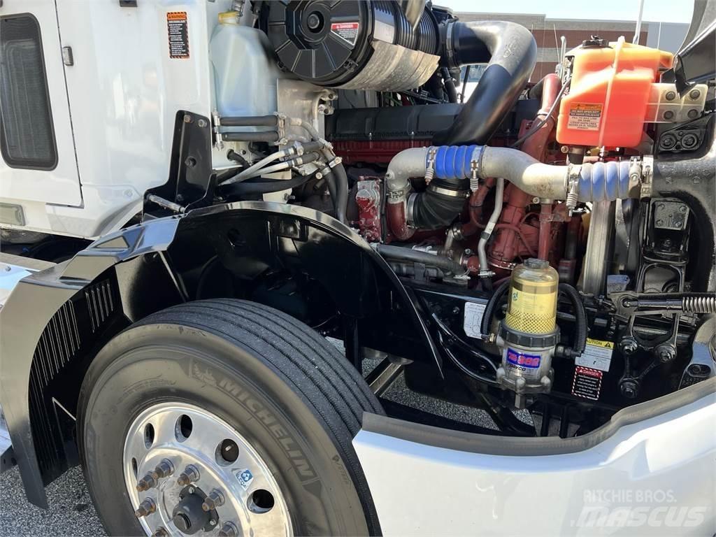 Mack AN64T Trekkers