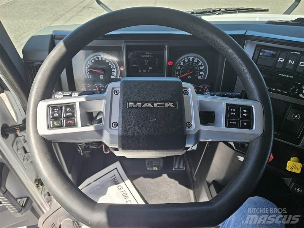Mack AN64T Trekkers