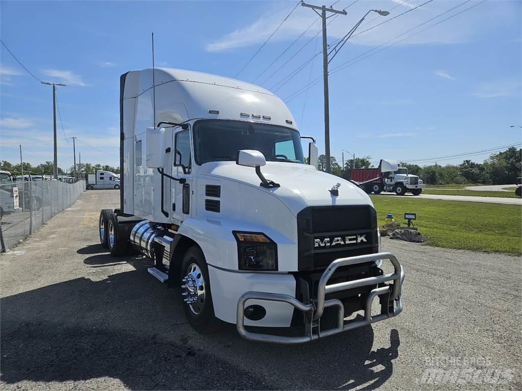 Mack AN64T Trekkers