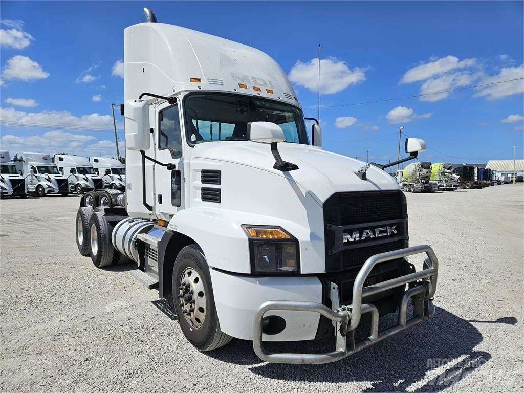 Mack AN64T Trekkers