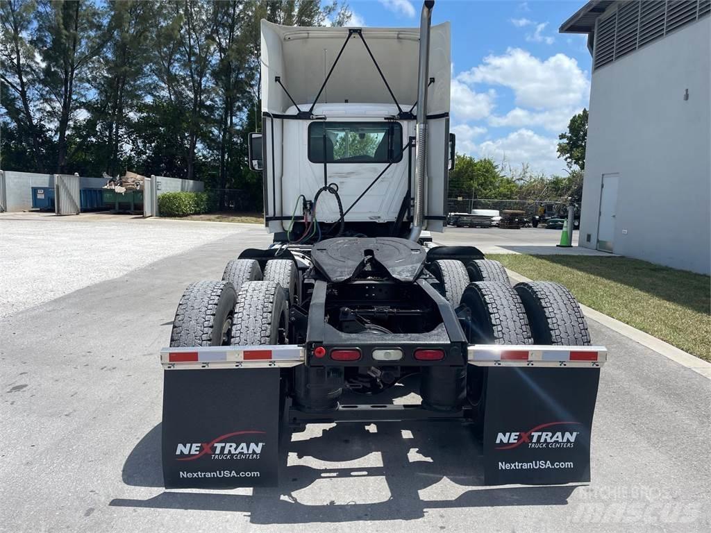 Mack AN64T Trekkers