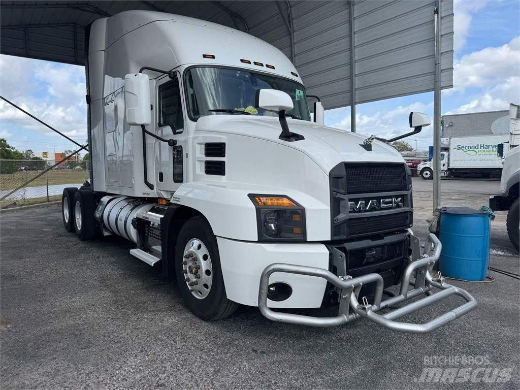 Mack AN64T Trekkers