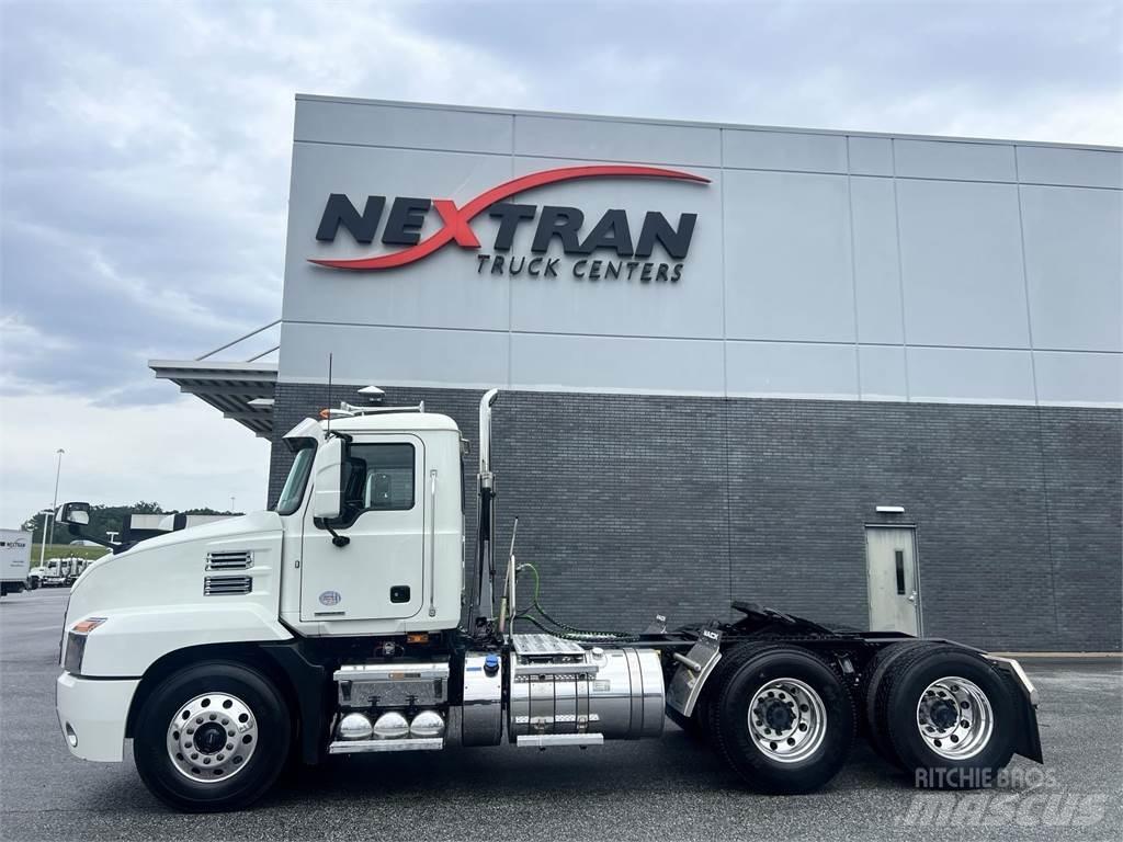 Mack AN64T Trekkers