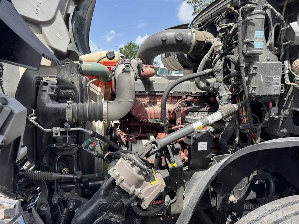 Mack AN64T Trekkers
