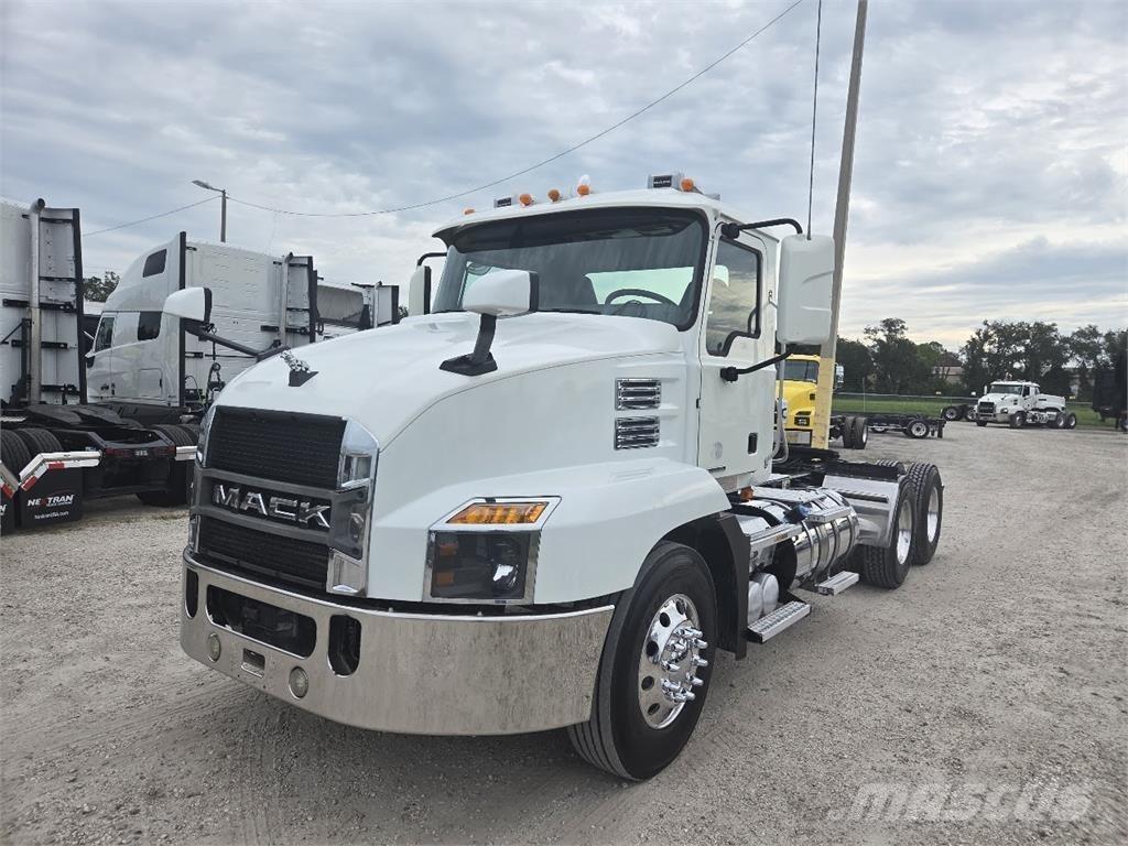 Mack AN64T Trekkers