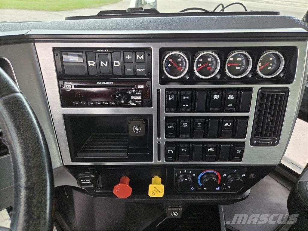 Mack AN64T Trekkers