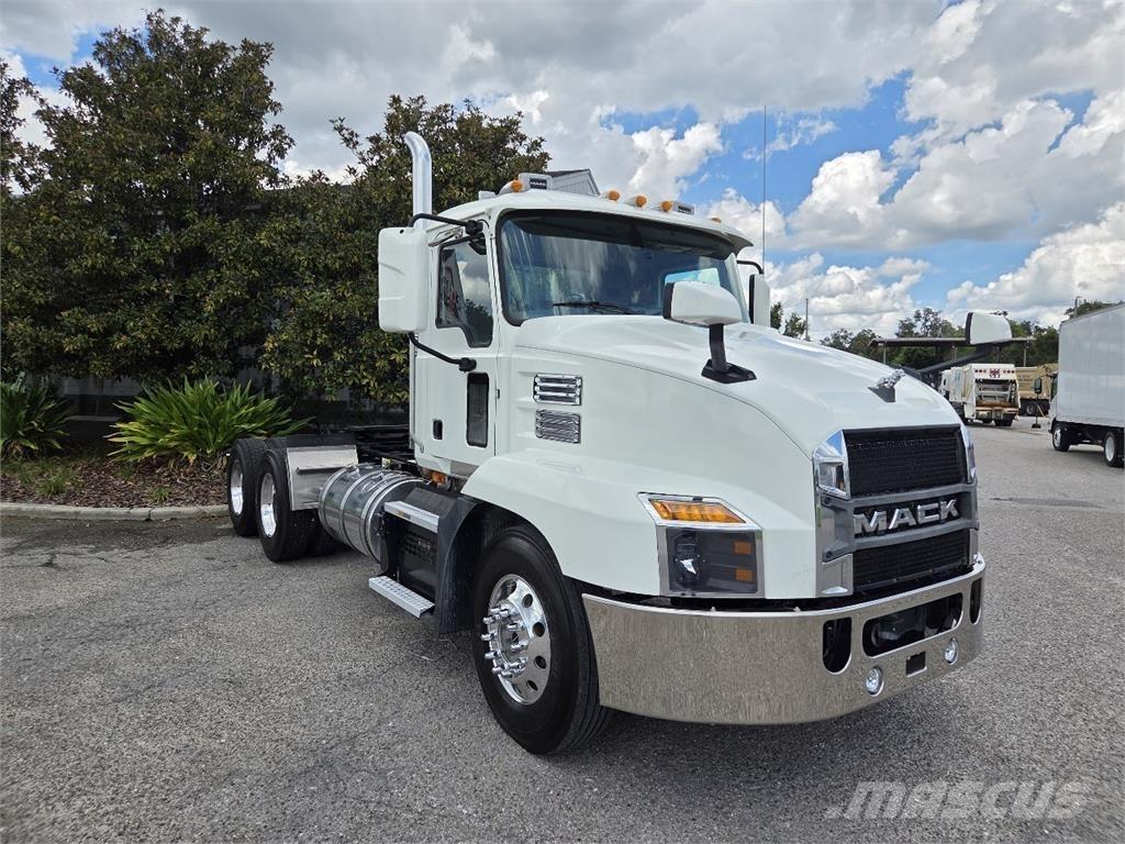 Mack AN64T Trekkers